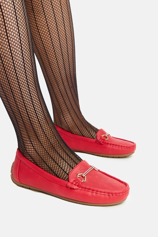 Raudoni batukai su dekoratyvine...