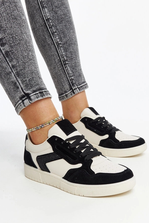 Juwan juodi ir balti blizgantys...