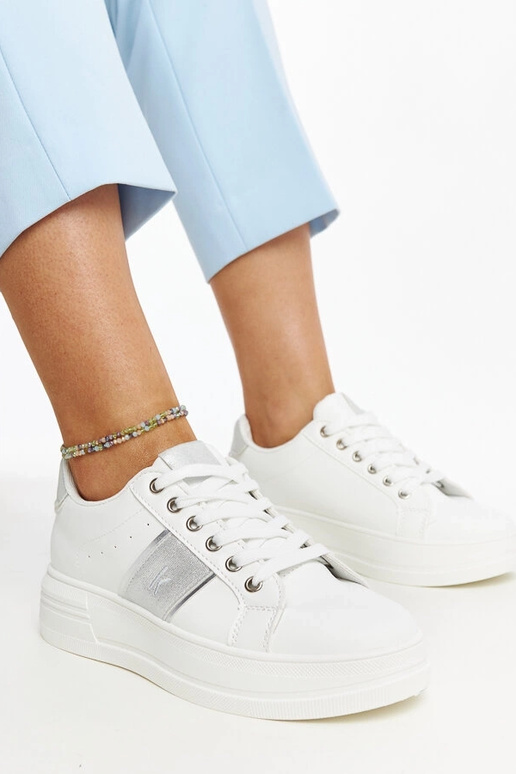 Balti ir sidabriniai sportbačiai...