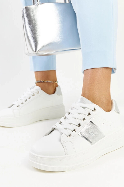 Balti ir sidabriniai sportbačiai...