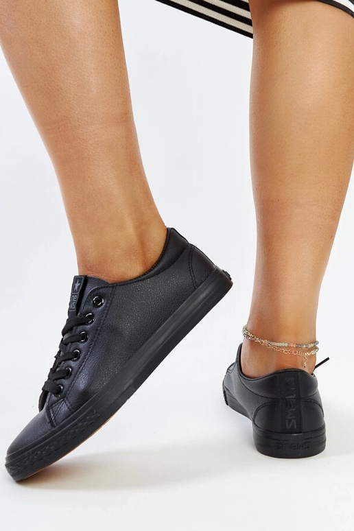 Juodi dirbtinės odos sportbačiai Luz