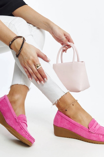 „Sakena“ tamsiai rožinės...