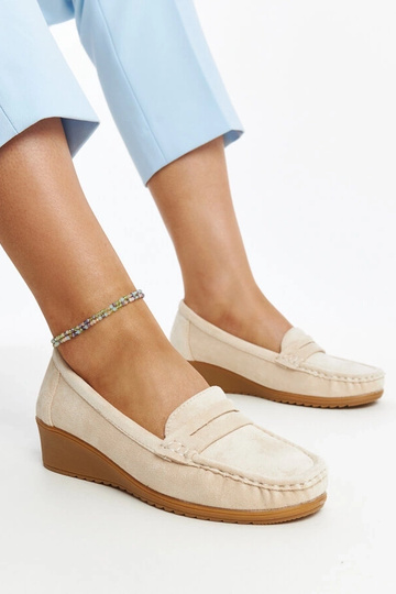 Sakena šviesiai smėlio...