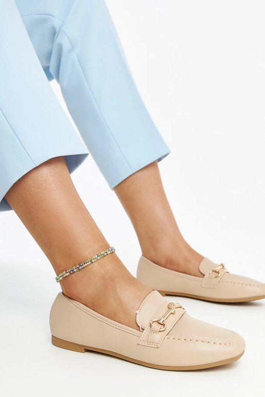 Smėlio spalvos dekoratyviniai batai...