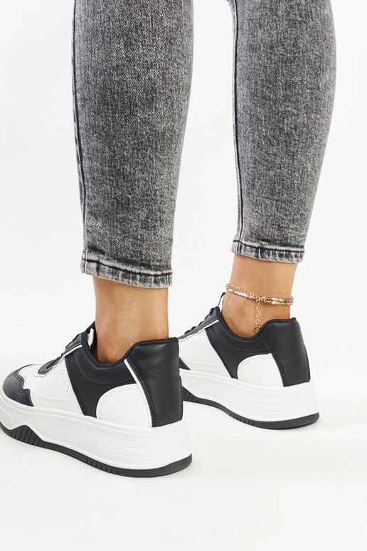 Juodos ir baltos spalvos sportbačiai...