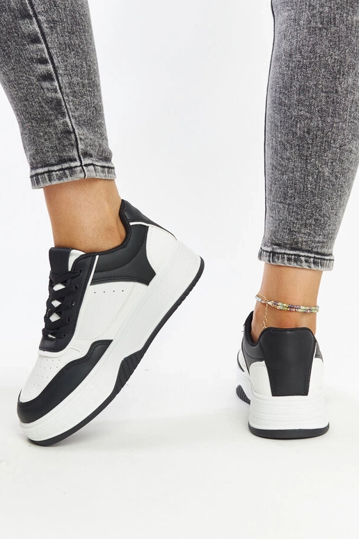 Juodos ir baltos spalvos sportbačiai...