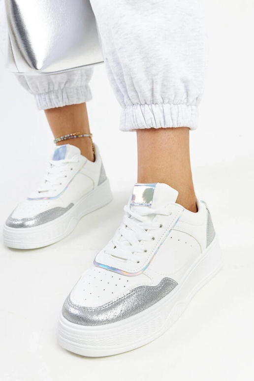 Balti ir sidabriniai sportbačiai...