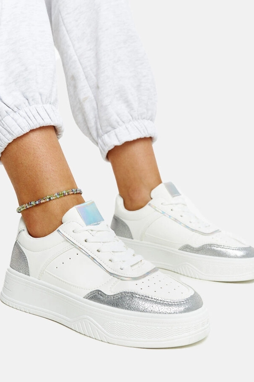 Balti ir sidabriniai sportbačiai...