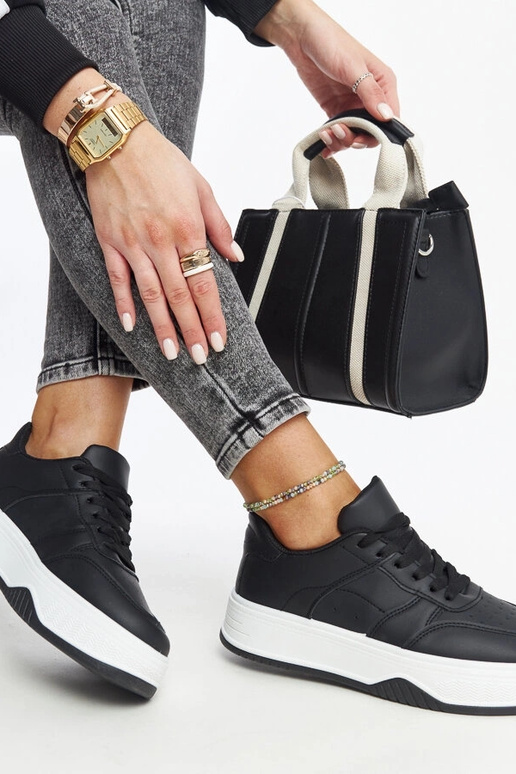 Juodi sportbačiai storesniu padu Rafida