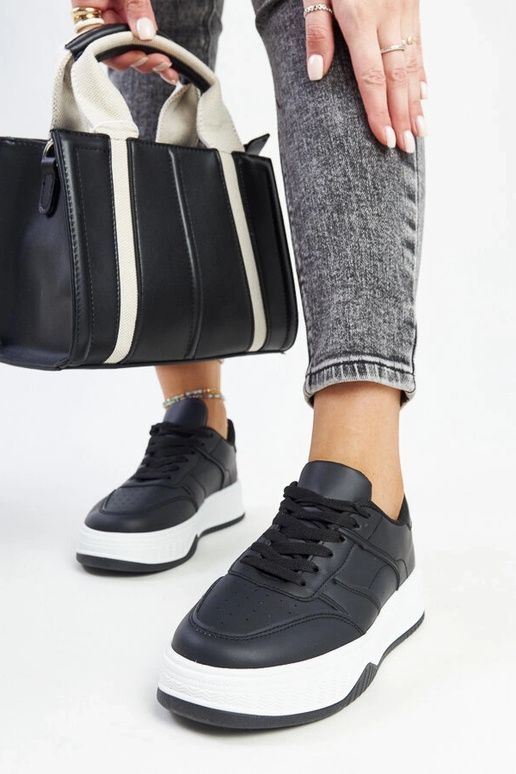 Juodi sportbačiai storesniu padu Rafida