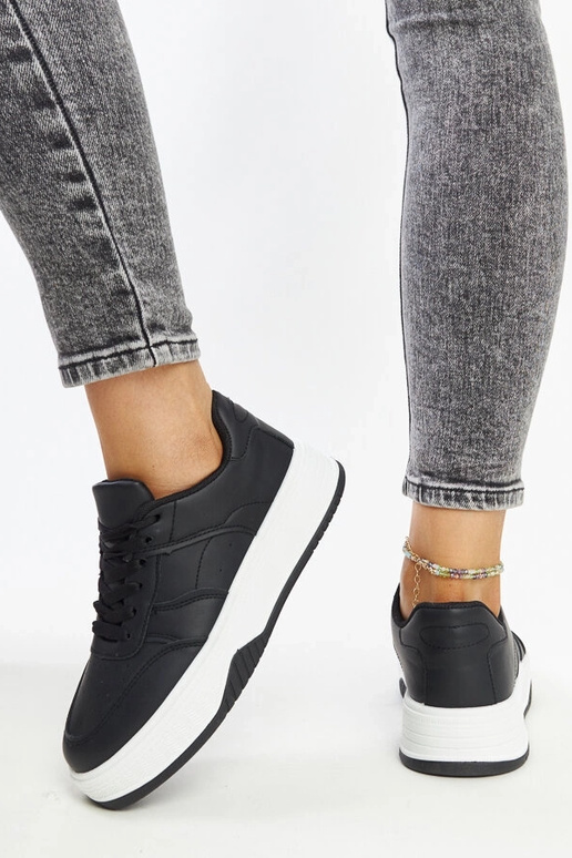 Juodi sportbačiai storesniu padu Rafida