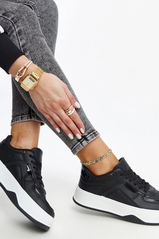 Juodi sportbačiai storesniu padu Intisa