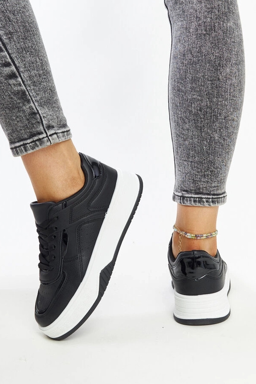 Juodi sportbačiai storesniu padu Intisa