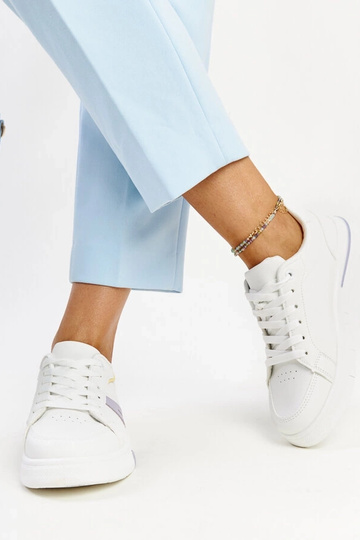 Balti sportbačiai su Zorica...