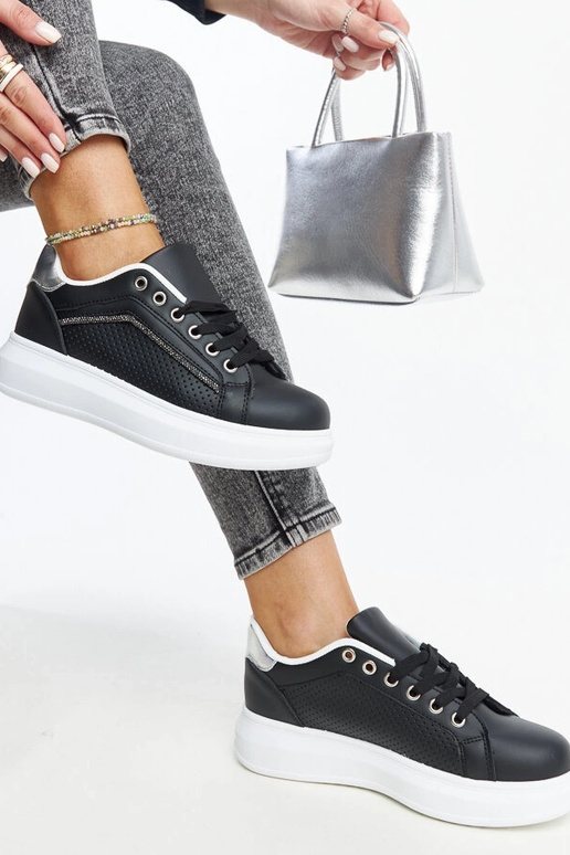 Juodi sportbačiai su dekoratyviniais...