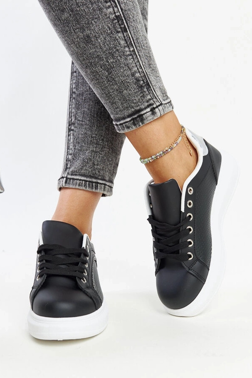 Juodi sportbačiai su dekoratyviniais...