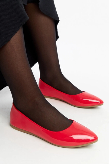 Raudonos lakuotos odos...