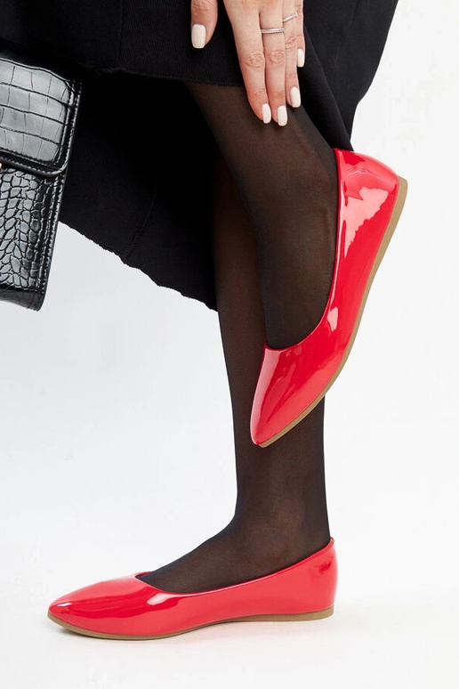 Raudonos lakuotos odos Brankica...