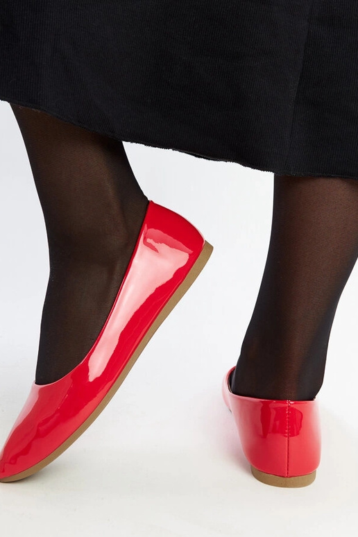 Raudonos lakuotos odos Brankica...