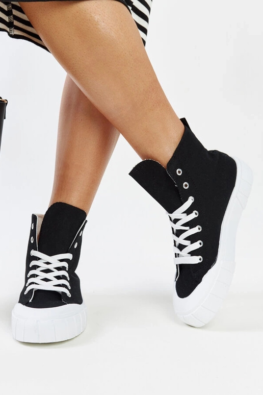 Juodi aukštakulniai sportbačiai Vinka