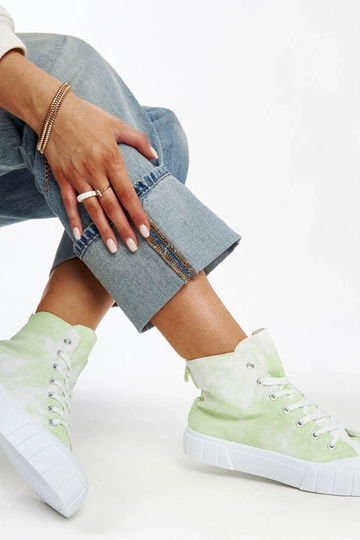 Šviesiai žalios spalvos... 2