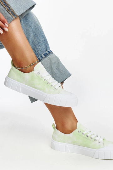 Šviesiai žalios spalvos... 2