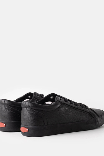 Juodi moteriški sportbačiai...