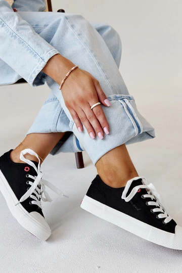 Juodo audinio moteriški sportbačiai CROSS JEANS 2