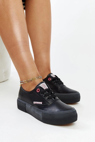 Juodi moteriški sportbačiai...