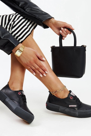 Juodi moteriški sportbačiai... 2