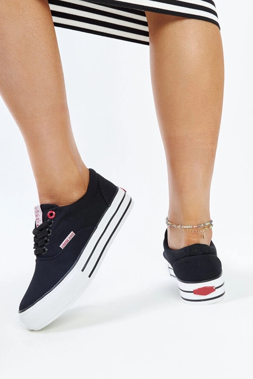 Juodi moteriški sportbačiai storu...