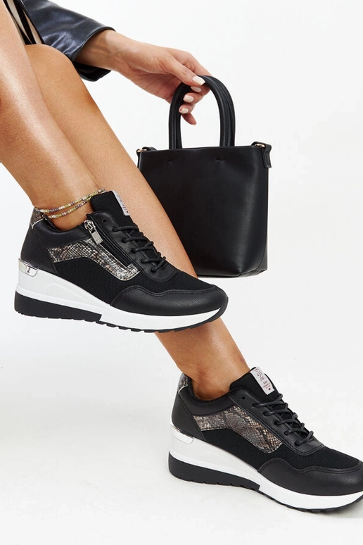 Juodi moteriški sportbačiai su...