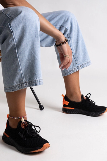 Juodo audinio sportbačiai moterims CROSS JEANS