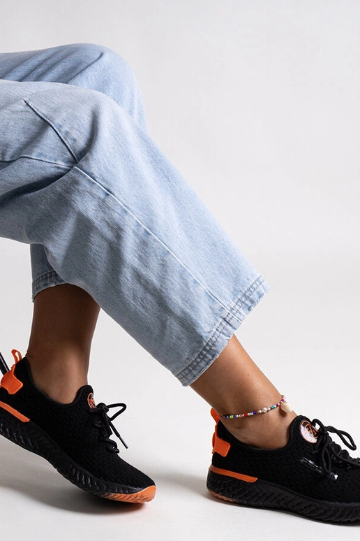 Juodo audinio sportbačiai moterims...