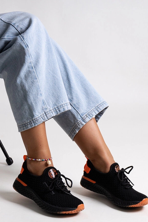 Juodo audinio sportbačiai moterims...