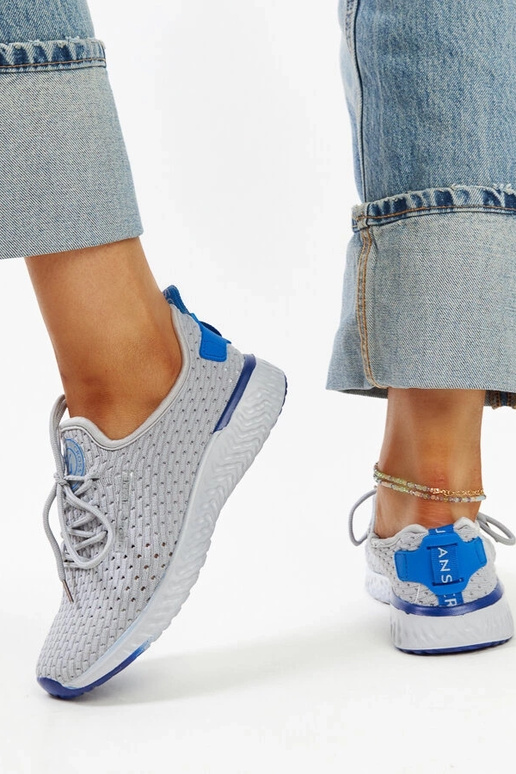 Pilko audinio sportbačiai moterims...