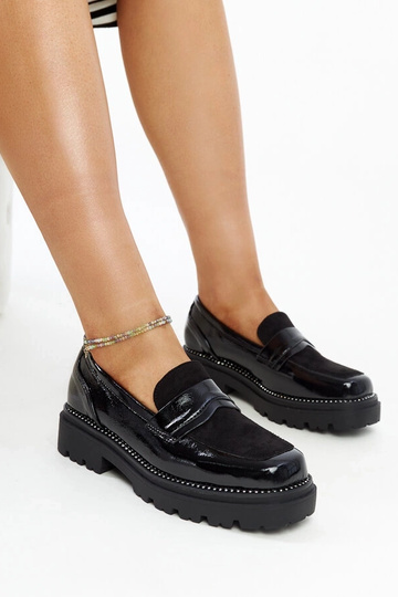 Juodi lakuotos odos batai su Kirsi vidpadžiu