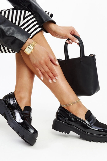 Juodi lakuotos odos batai... 2