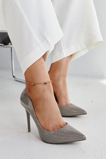 Jadoin tamsiai pilki...