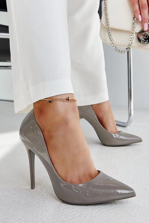 Jadoin tamsiai pilki lakuoti...