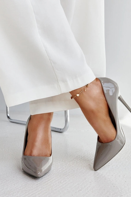 Jadoin tamsiai pilki lakuoti...