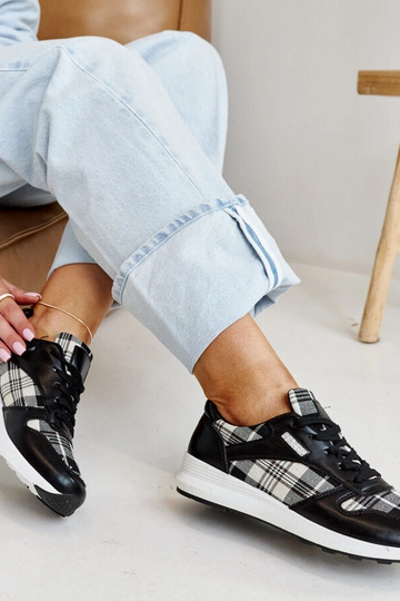 Afifah juodi languoti...