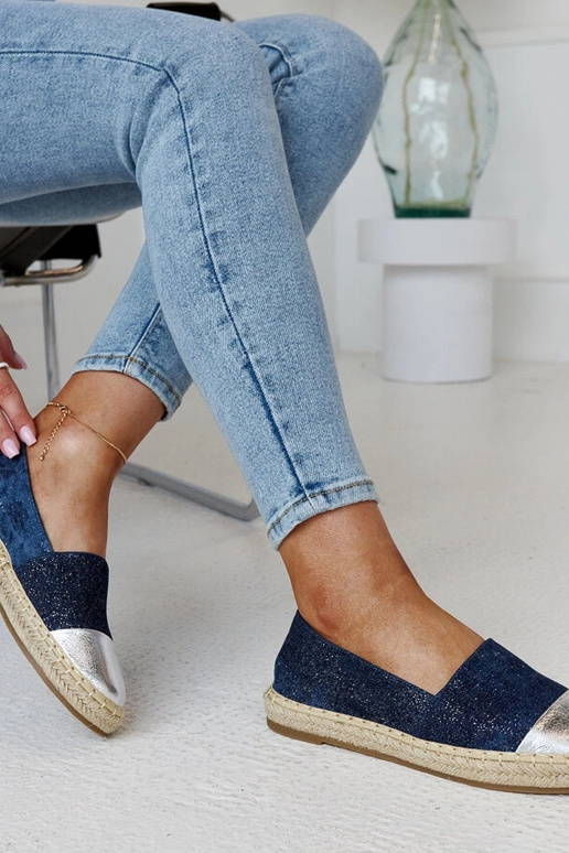 Tamsiai mėlynos ir sidabrinės spalvos... Tamsiai mėlynos ir sidabrinės spalvos...