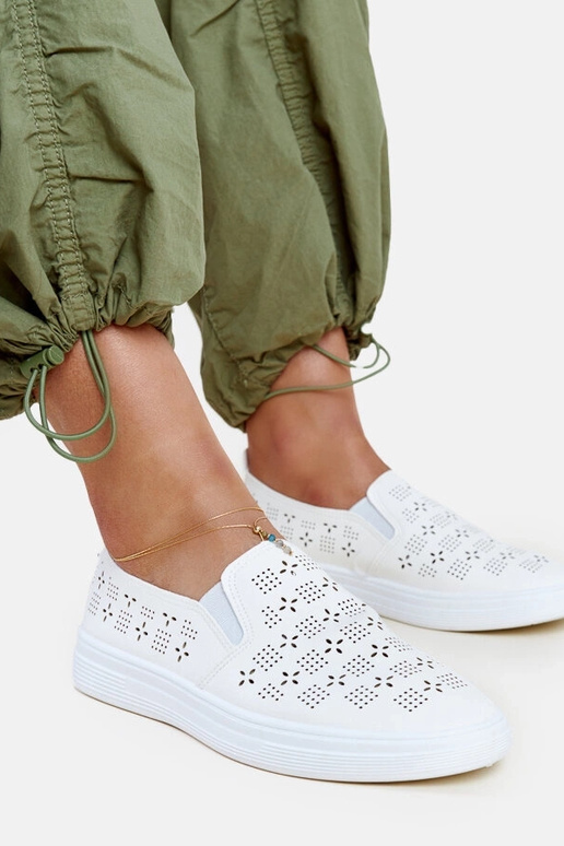 Hilal balti užsegami sportbačiai Hilal balti užsegami sportbačiai