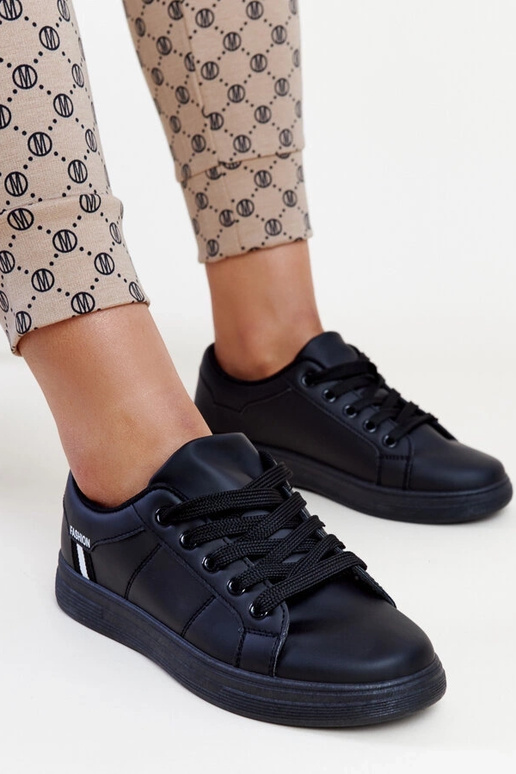 Juodi moteriški sportbačiai...