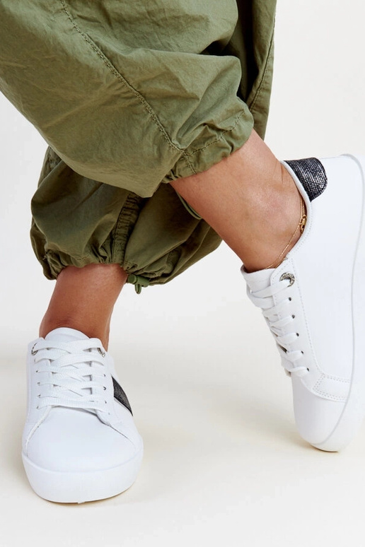 Juodos ir baltos spalvos sportbačiai... Juodos ir baltos spalvos sportbačiai...