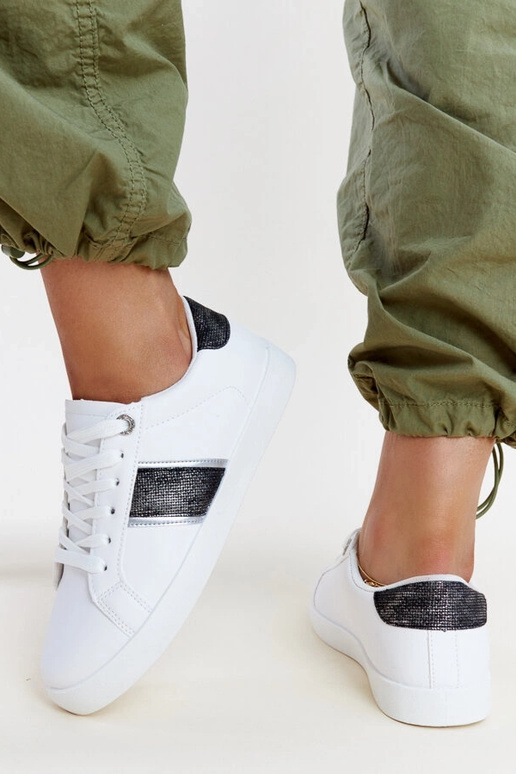 Juodos ir baltos spalvos sportbačiai... Juodos ir baltos spalvos sportbačiai...