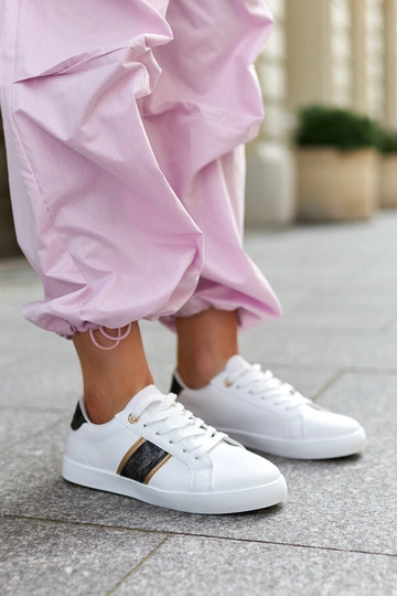 Balti sportbačiai su...