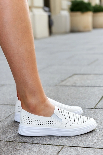 Šviesiai rudos perforuotos...