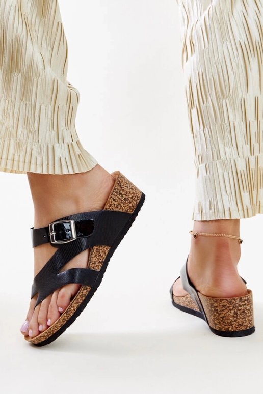 Juodi metaliniai Donata Wedge sandalai